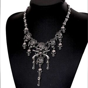 Silver skull☠️ statement necklace